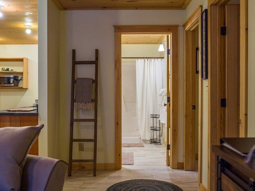 Ganze Wohnung, Beautiful 2-bedroom with private outdoor space. 5min walk to Main Street. in Lake Placid, Adirondack Mountains