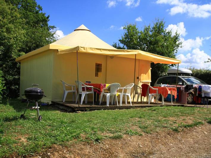 Location de vacances pour 6 personnes, avec piscine et terrasse, animaux acceptés à Naucelle