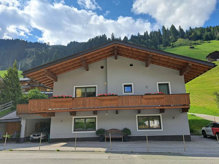 Ferienwohnung für 8 Personen, mit Terrasse und Garten in Hintertux