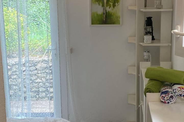Gîte insolite-Jacuzzi and relaxation in the heart of nature Provencal House. in Mirabel-aux-Baronnies, Nyons region