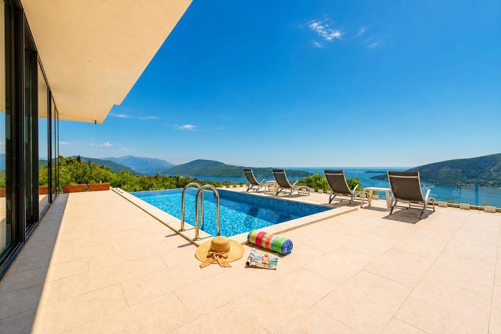 Villa für 8 Personen in Montenegro