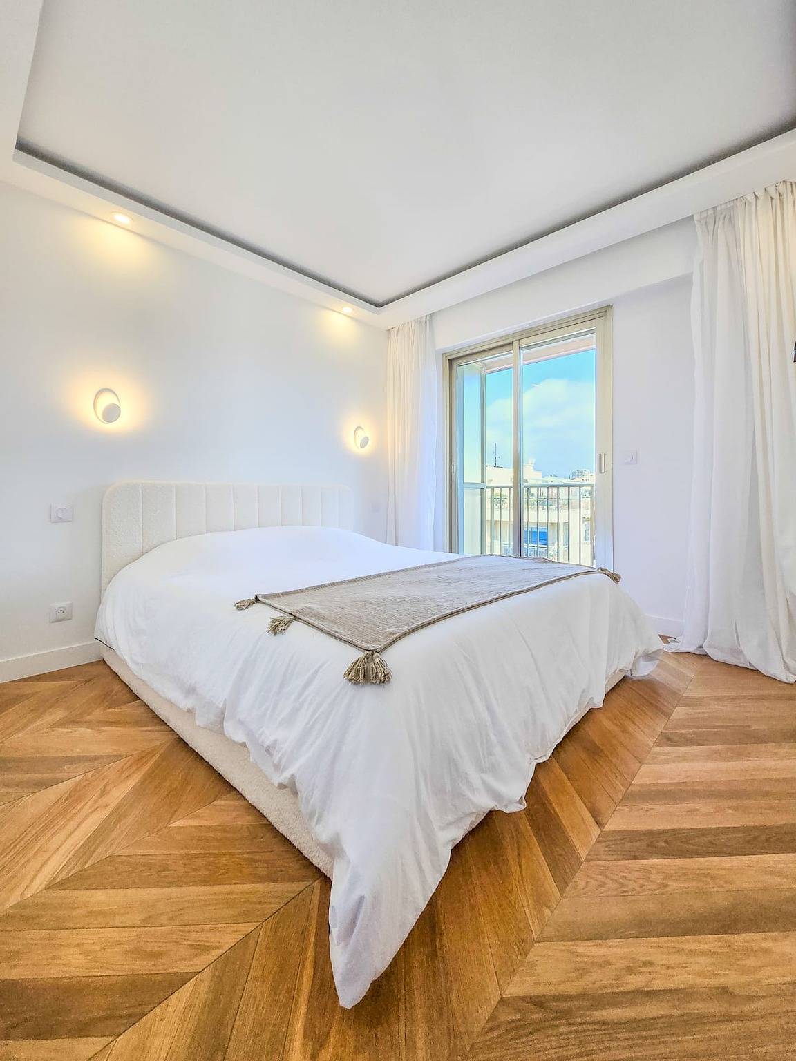 Hel ferieleilighet, Apartment 4 guests, front of the sea in Antibes, Cannesregionen