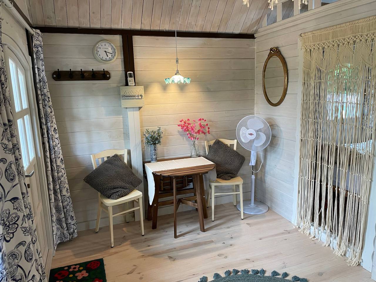 Chalet « Sans Souci » avec terrasse privée, Wifi et climatisation in Ahun, Région de Guéret