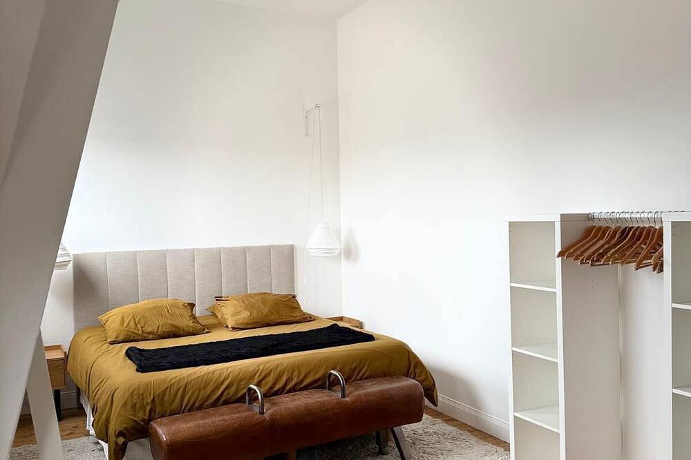 Ganze Wohnung, Whole apartment 90 m2 in the heart of the village of Halluin, ceiling height 3.5 m! in Halluin, Lille und Umgebung