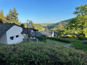Ferienhaus für 3 Personen, mit Garten und Ausblick sowie Terrasse, mit Haustier in der Eifel