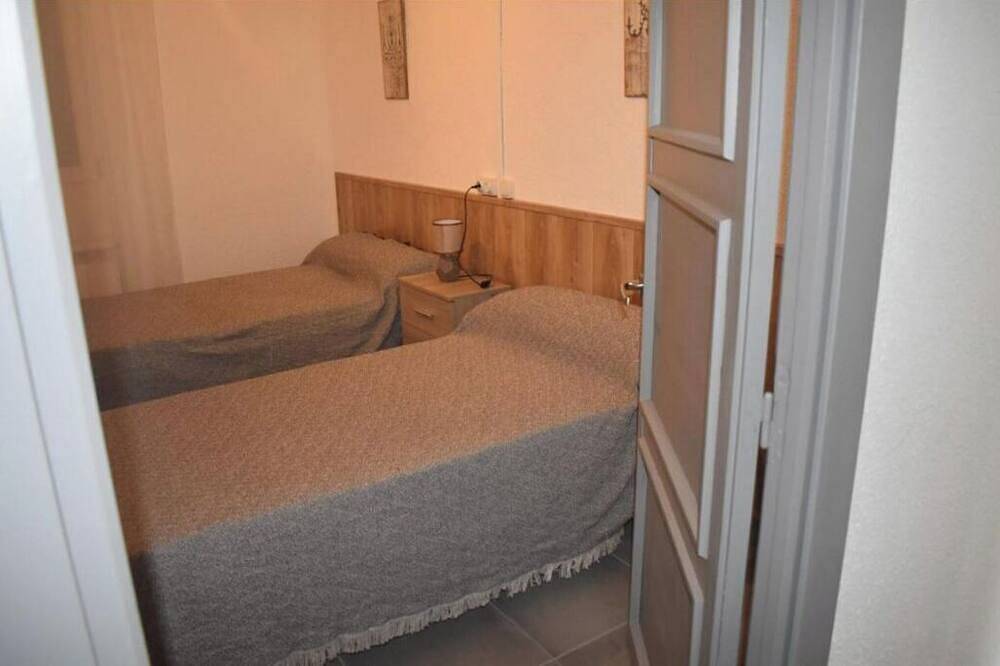 Rural house with swimming pool to bathe all year round. in Valladolid Province