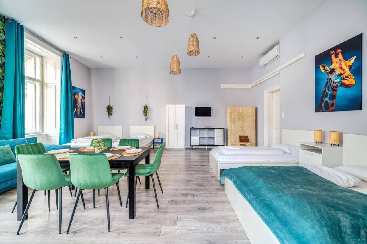 Geheel appartement, Downtown Delight - Erzsébet Blvd - 13 Ppl in Boedapest, Danube-Ipoly National Park
