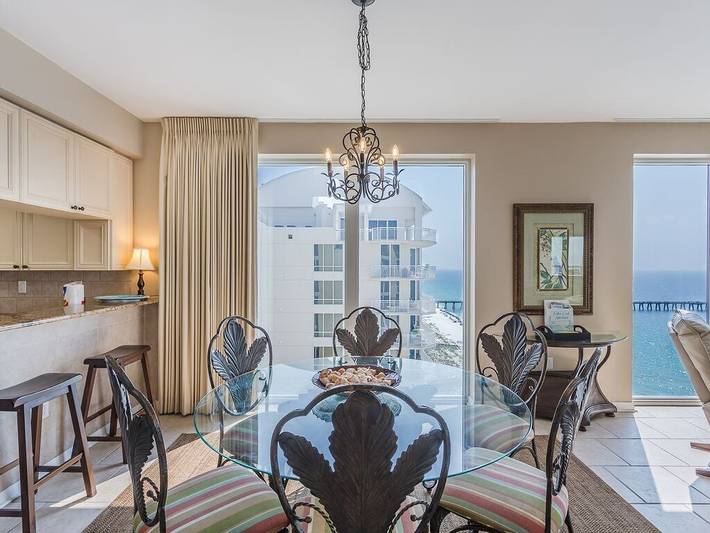 Vacation rental for 10 people, with pool and balcony in Navarre Beach