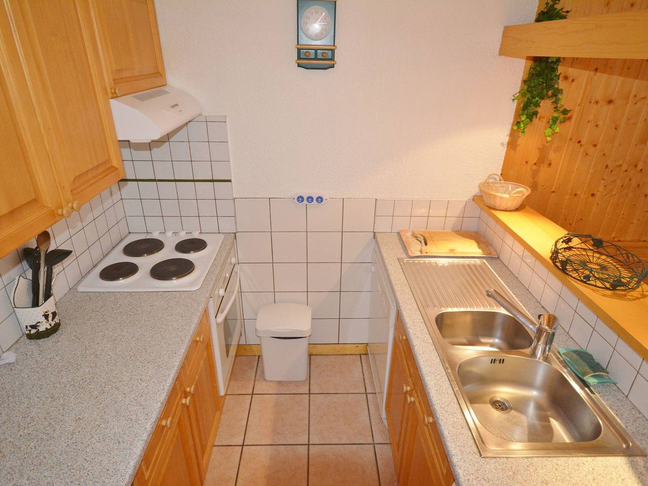 Entire apartment, Perfect Location: Cozy 2-Br Apartment for 6, Near Ski Slopes, Balcony, Parking in Morzine, Les Portes du Soleil