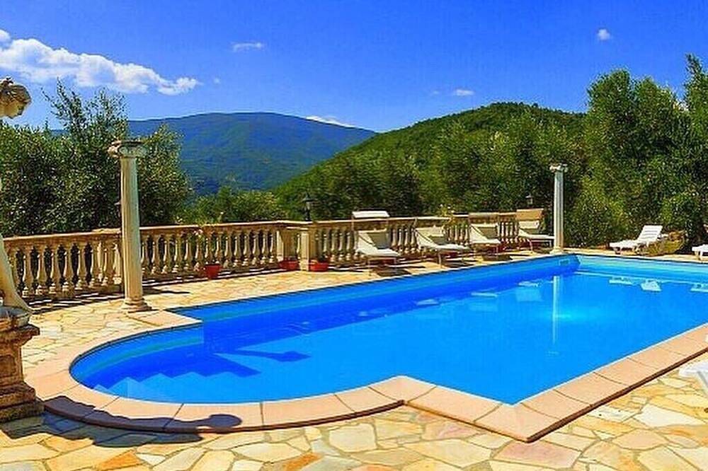 Schöne Villa mit beheiztem Salzwasserpool im Herzen der Toskana in Caprese Michelangelo, Valtiberina