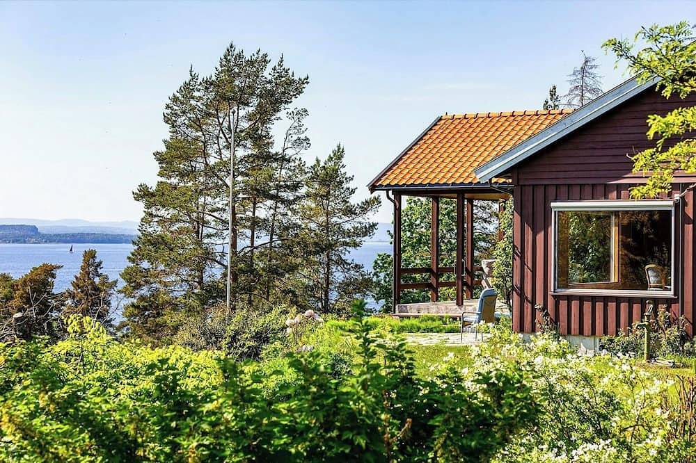 Ferienhaus im Naturschutzgebiet auf Jeløy mit Blick auf den Fjord in Moss