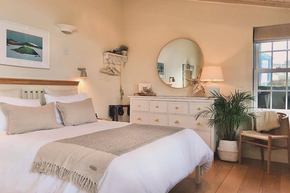 Entire apartment, Waterfront coastal chic in the heart of Kinsale, Co.Cork. in Kinsale, County Cork