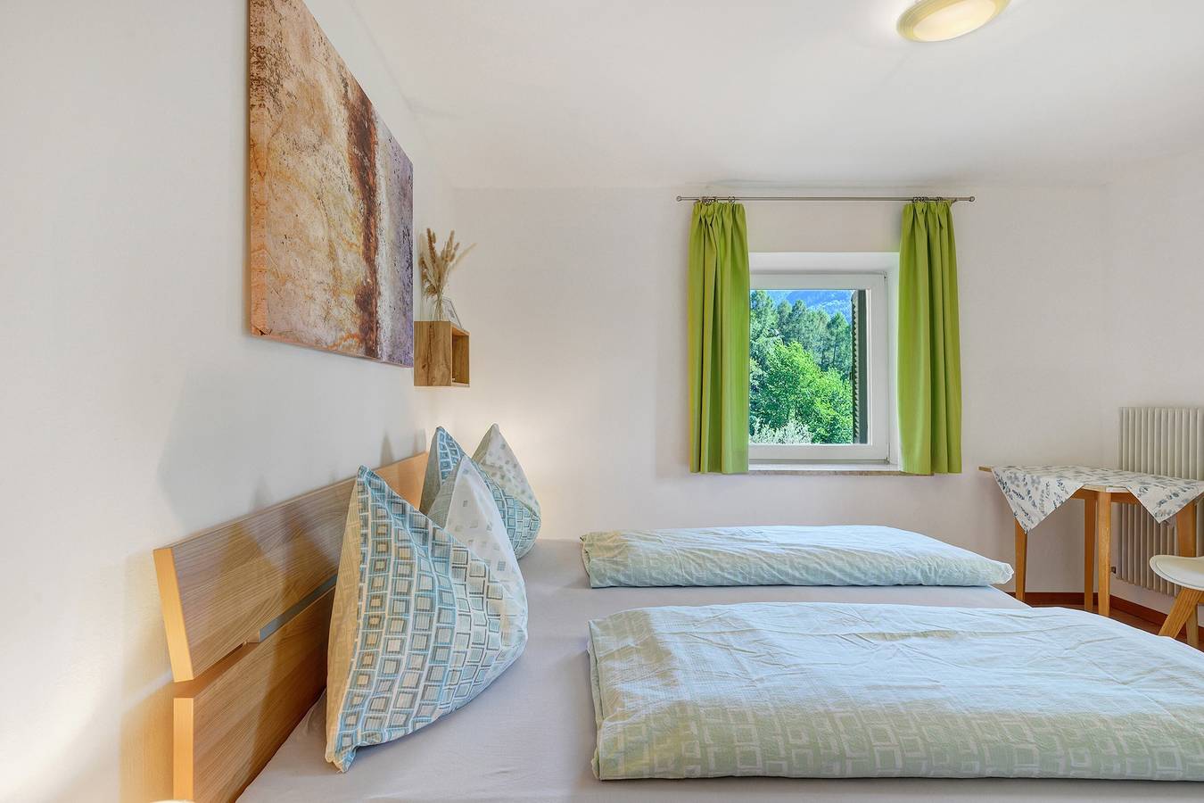 Room "Rienznerhof Weinberg No. 2" with Mountain View, Shared Terrace, Garden in Gleno, Montan