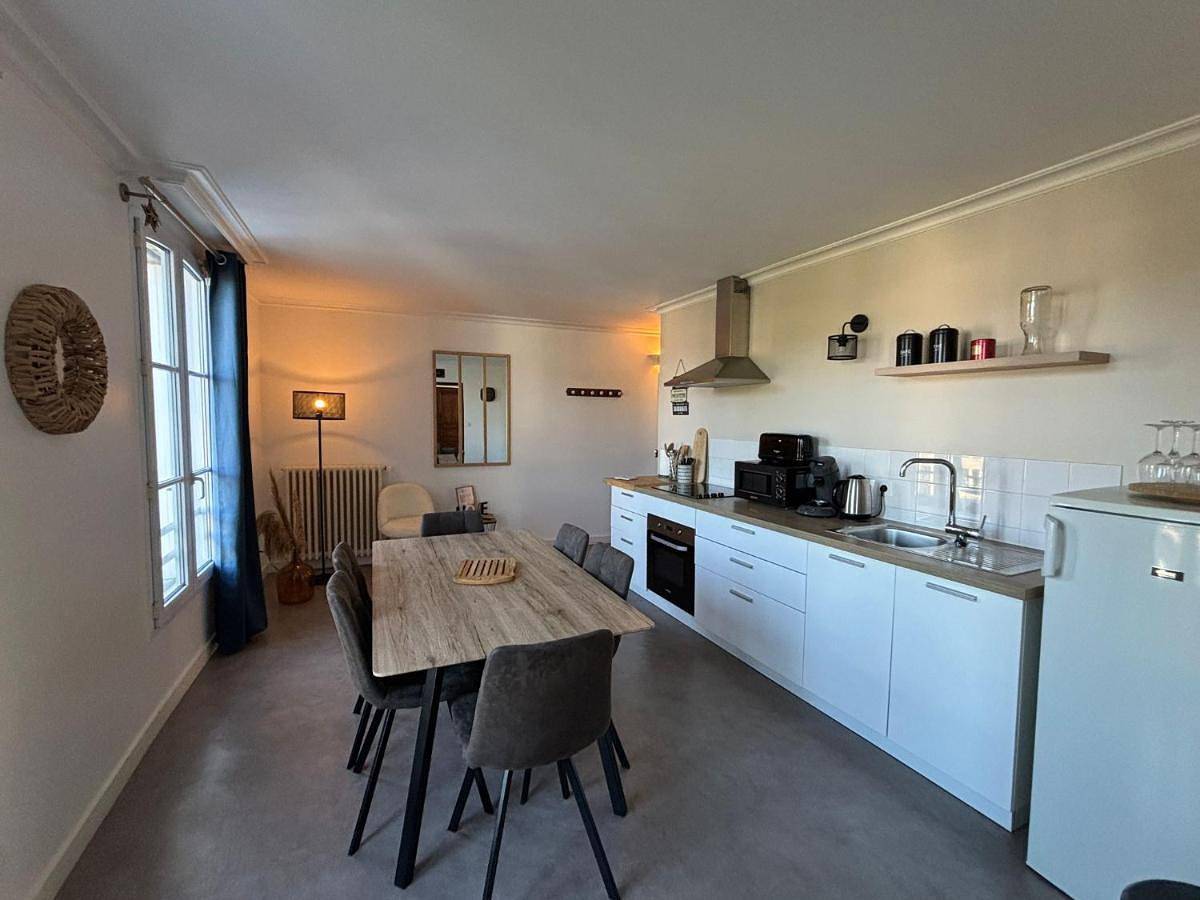 Appartement entier, One-Bedroom Apartment in Doué-la-Fontaine, Vallée de la Loire