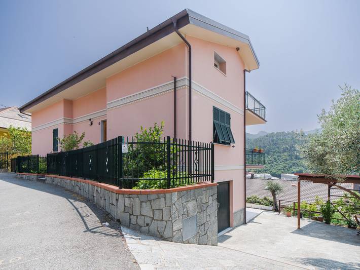 Appartamento per 4 persone, con terrazza e giardino in Casarza Ligure