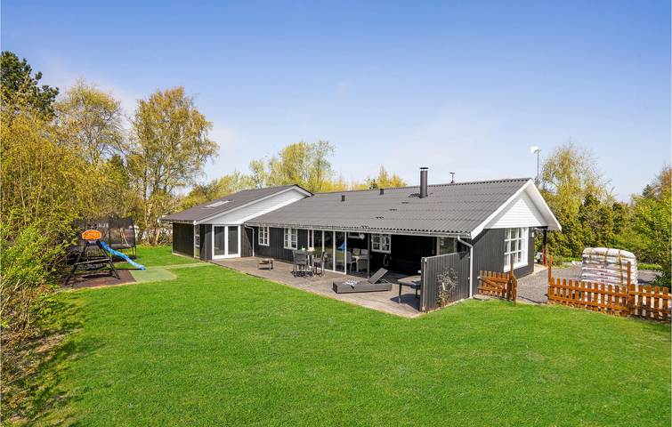 Ferienhaus für 8 Personen, mit Sauna und Pool sowie Terrasse