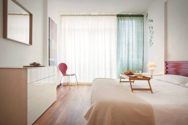 Ganze Wohnung, La Chiaretto Suite bietet Platz fuer 3 Erw. + Babybett, Dachterrasse mit atemberaubendem Seeblick in Bardolino, Gardasee-Berge