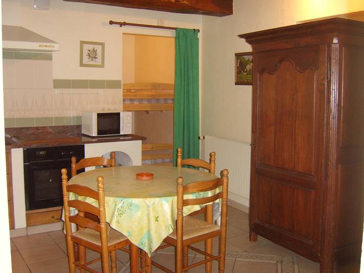 Gîte pour 3 personnes, avec piscine ainsi que jardin et terrasse à Cadalen - 4