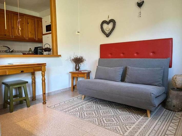 Location de vacances pour 3 personnes, avec terrasse ainsi que piscine et jardin à Montseny - 2