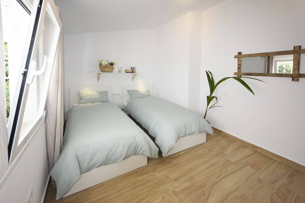 Casa Pitera - cozy bungalow in a well-kept residential area in La Paz. in Playa Martianez, Puerto de la Cruz