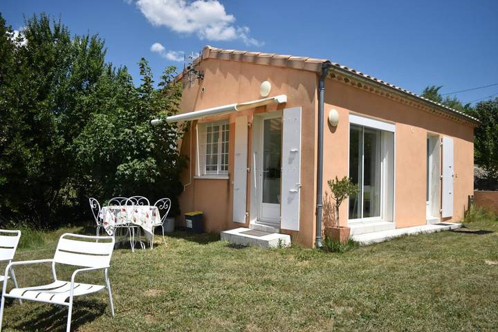 Location de vacances pour 2 personnes, avec Jardin et Vue à Vinezac