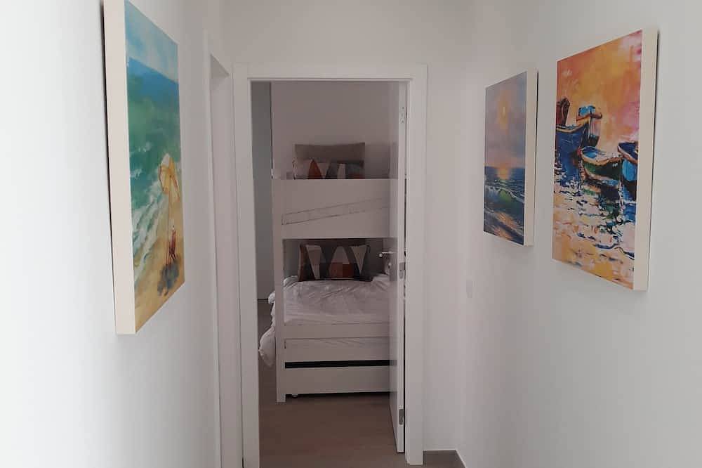 Enjoy modern comfort and private heated pool at Casa Ambiente Verde in Caldas da Rainha, Leiria District