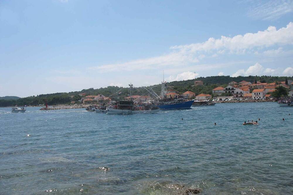 Ganze Wohnung, Ferienwohnung 250 m vom Meer entfernt in Kukljica, Insel Ugljan