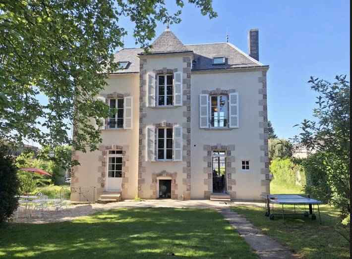 Location de vacances pour 10 personnes, avec Terrasse et Jardin à Montournais