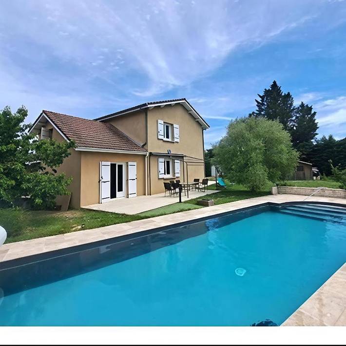 Villa pour 6 personnes, avec Terrasse et Jacuzzi ainsi que Jardin et Piscine
