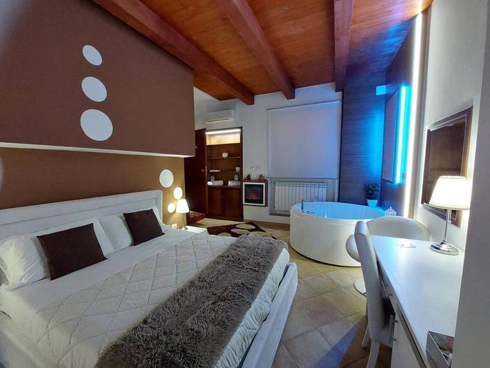 Chambre d’hôte pour 3 personnes, avec Balcon ainsi que Terrasse et Jacuzzi à Castrovillari