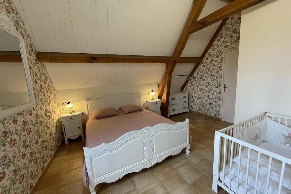 Gite 4* Roses proche zoo de Beauval Chenonceau Tours avec une piscine intérieure in Chédigny, Vallée de la Loire