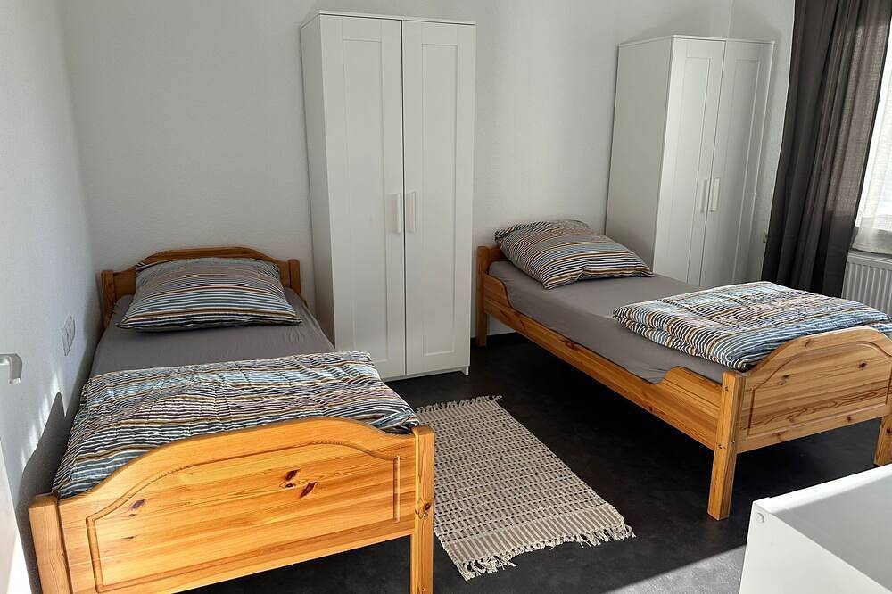 Ganze Wohnung, Grosszügige Wohnung ruhige Lage nähe A8  Kurort in Sackgasse große Parkfläche in Bad Boll, Albsteig Etappe 7