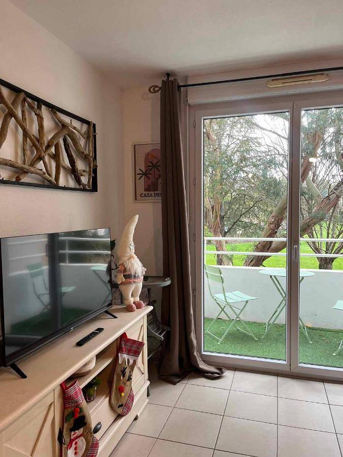 Gîte pour 4 personnes, avec vue ainsi que jardin et piscine à Marans - 2