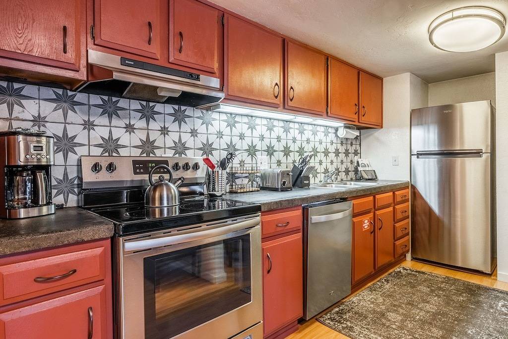 Ganze Wohnung, New Listing Updated 1 Bed and Loft 2 Full Bath La Residence Iv N7 Sleeps 4 and Steps to Free Shuttle in Mammoth Lakes, Mammoth Mountain