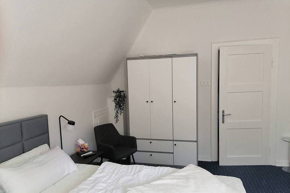 Ganze Wohnung, Schöne Wohnung in ruhiger Lage\n1. Stock - Haustierfreundlich in Schloss Dankern, Haren (Ems)