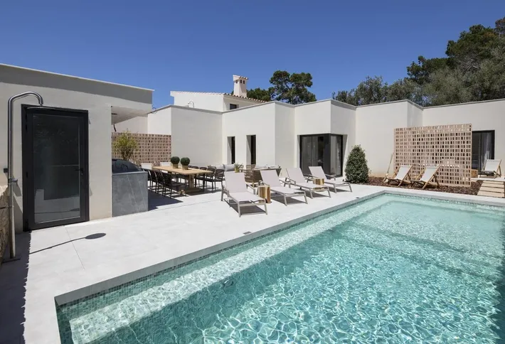 Chalet para 11 personas, con jardín además de piscina y jacuzzi - 1