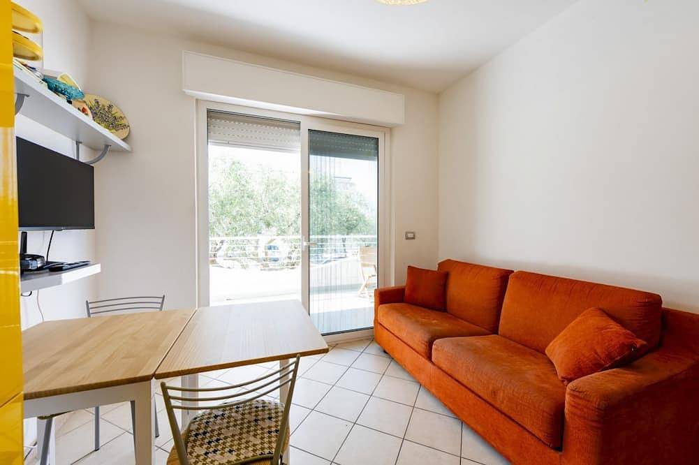 Ganze Wohnung, GuestHost - Cozy Balcony Apartment with Ocean View in Foggetta, Pineto