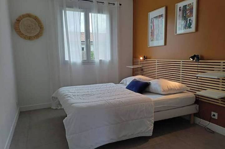 Location de vacances pour 6 personnes, avec terrasse à Salles - 2