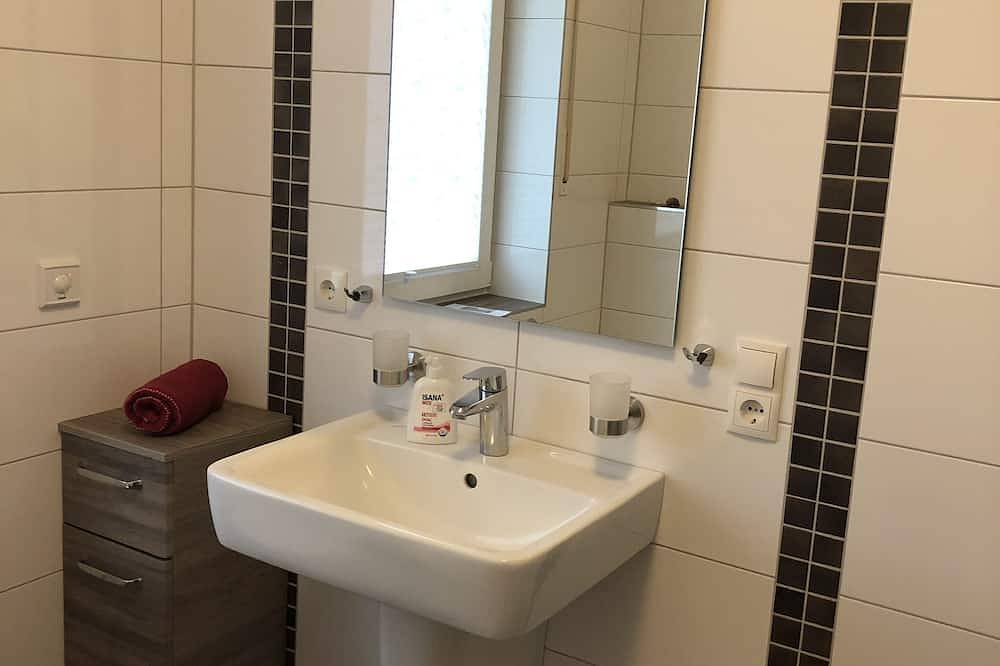 Ganze Wohnung, Stilvolles, komfortables Ferienhaus - direkt am idyllischen Yachthafen in Schloss Dankern, Haren (Ems)