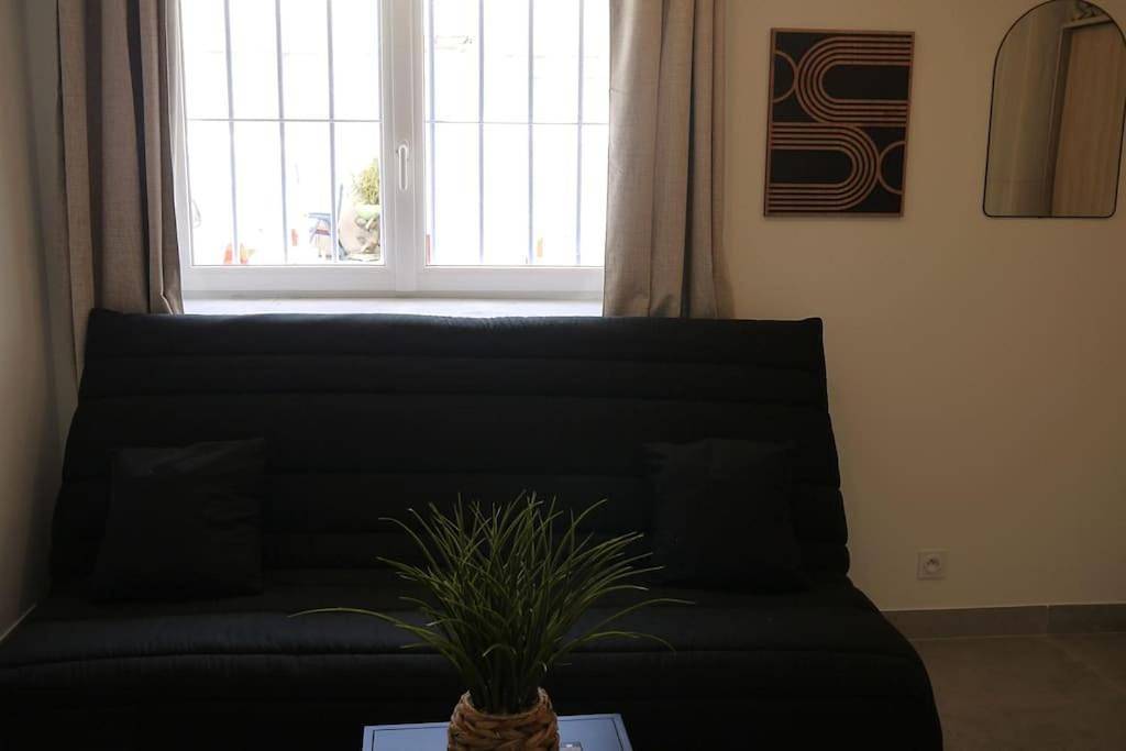 Appartement entier, Petit cocon douillet climatisé pour 2 pers in La Crau, Côte méditerranéenne (France)