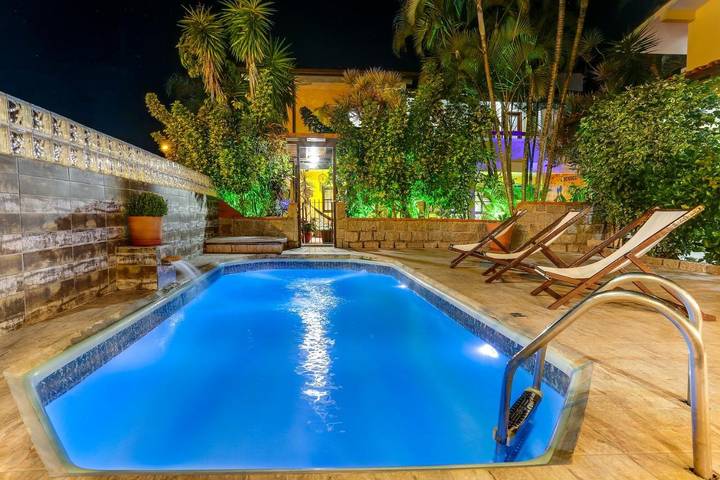 Casas e apartamentos de temporada para 5 pessoas, com jardim e piscina e ainda vista, adaptado a crianças em Cachoeira do Bom Jesus