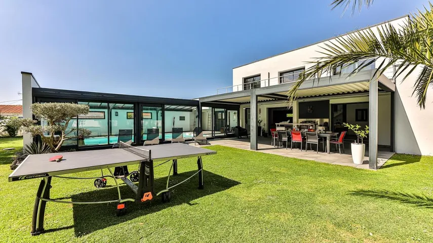 Chalet para 8 personas, con jardín y piscina - 1