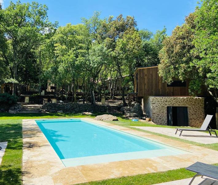 Chambre d’hôte pour 3 personnes, avec Terrasse et Jardin ainsi que Piscine et Vue