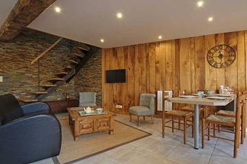 Gîte pour 4 personnes, avec jardin à Genêts