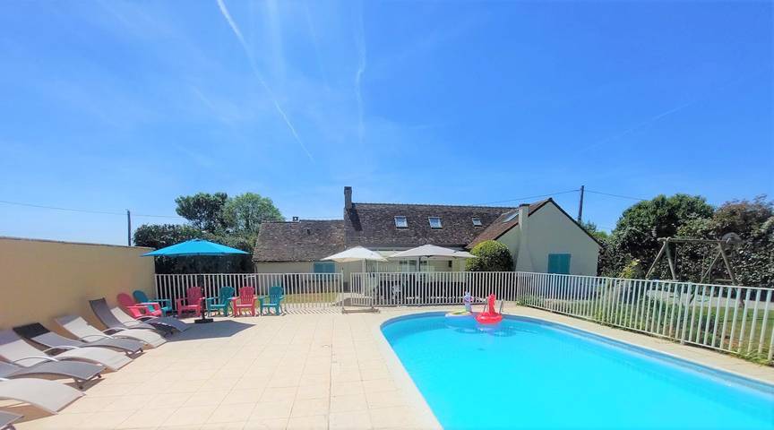 Villa pour 30 personnes, avec piscine et terrasse ainsi que jardin et jacuzzi