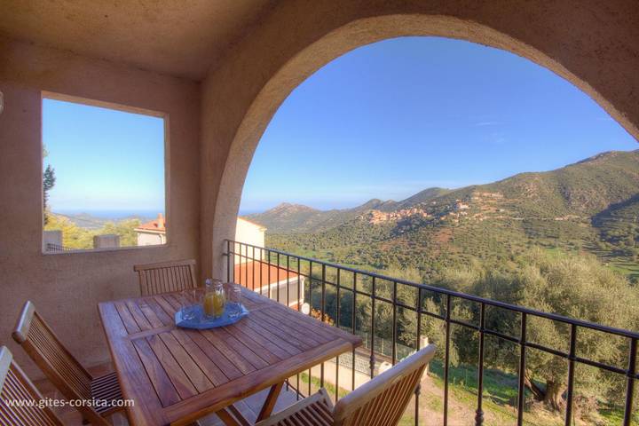 Gîte pour 3 personnes, avec Terrasse et Vue à Occhiatana