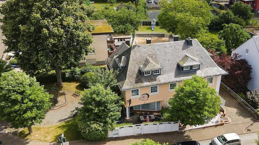 Ferienhaus für 14 Personen, mit Terrasse und Sauna, kinderfreundlich in Daun