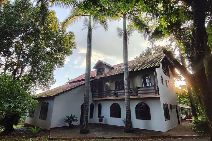 Apartamento para 11 personas, con balcón y jardín en Foz do Iguaçu