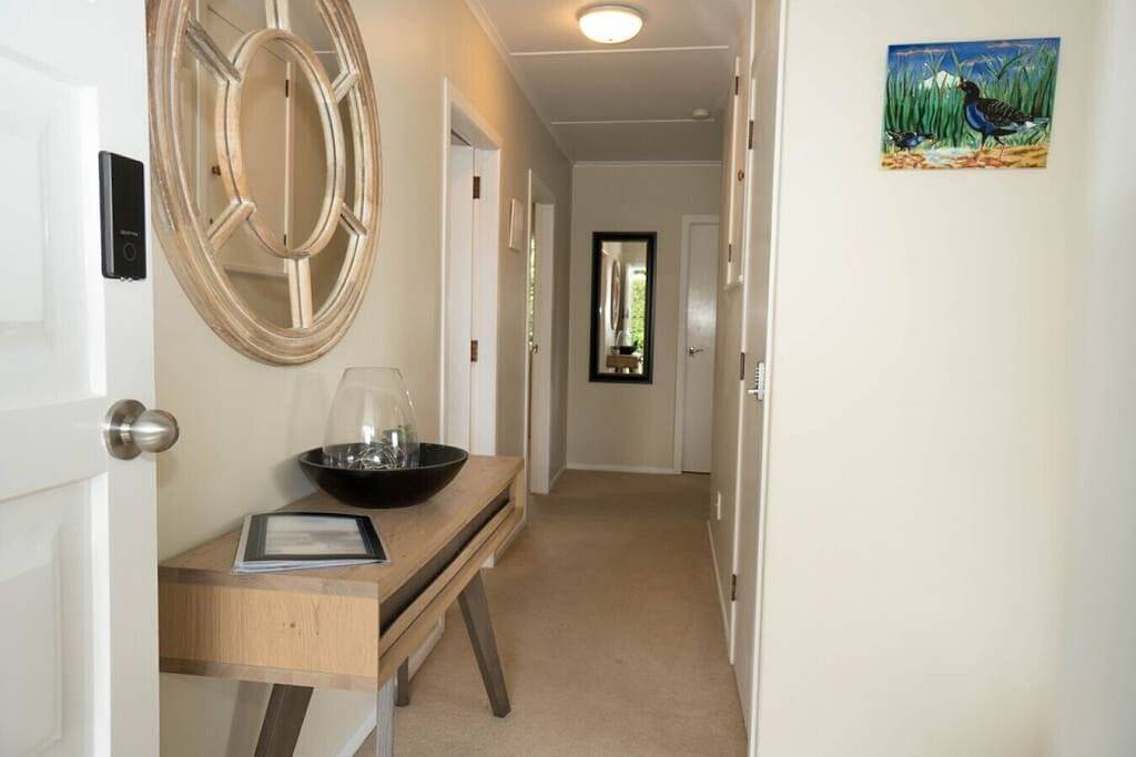 Two Mile Bay Getaway – Comfort & Convenience with Wi-Fi in Taupo, Taupo District