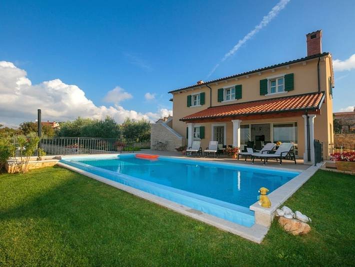 Ferienhaus für 8 Personen, mit Balkon und Terrasse in Valkarin